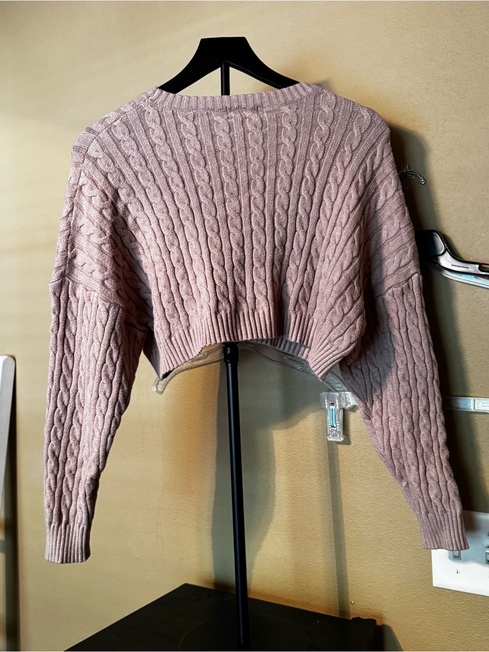 Alter’d State Women’s Medium Blush Pink Cable Knit Cropped Sweater Long Sleeve - Picture 4 of 6